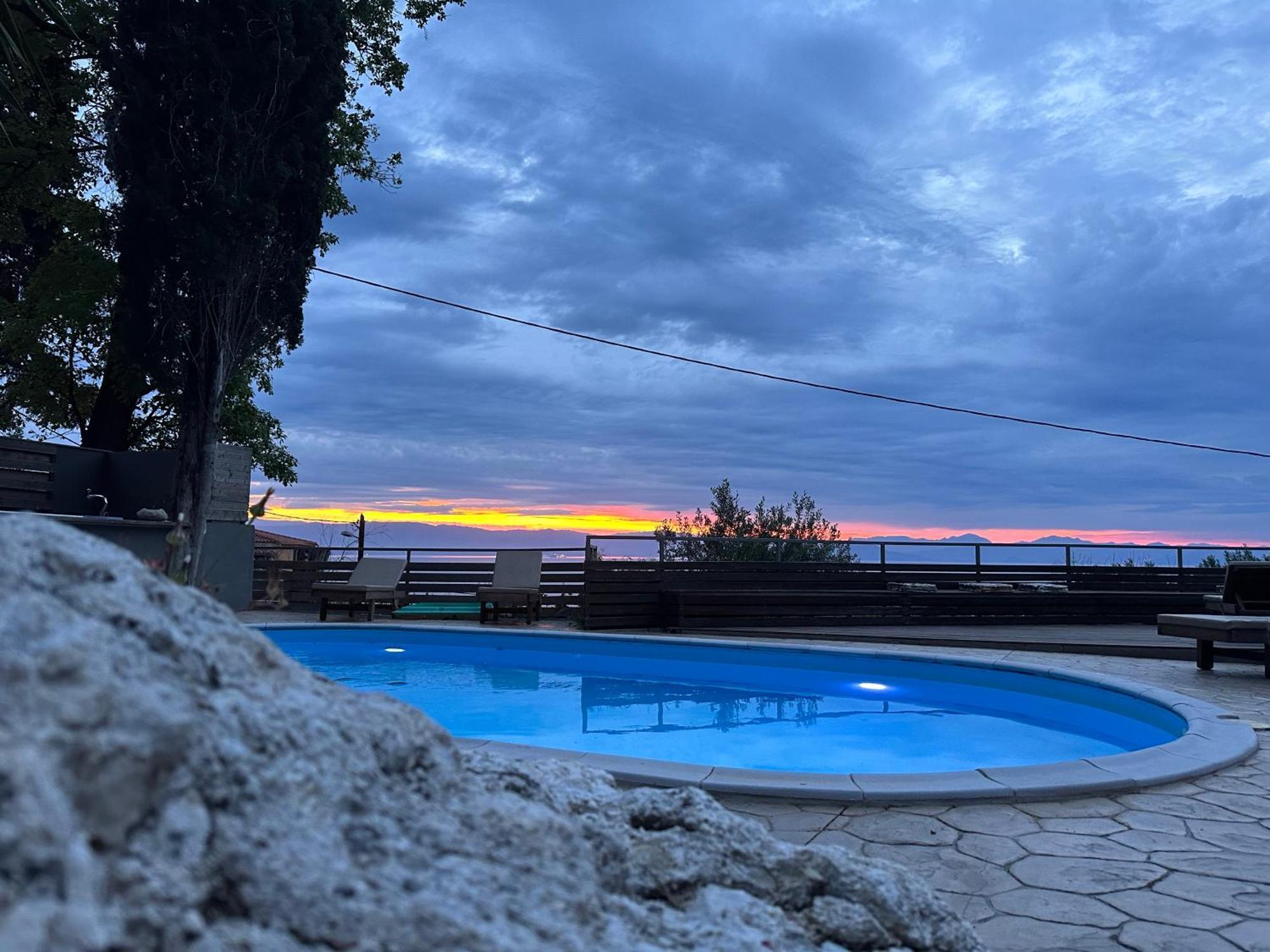 Seven Keys Luxury Suites Achílleion Zewnętrze zdjęcie