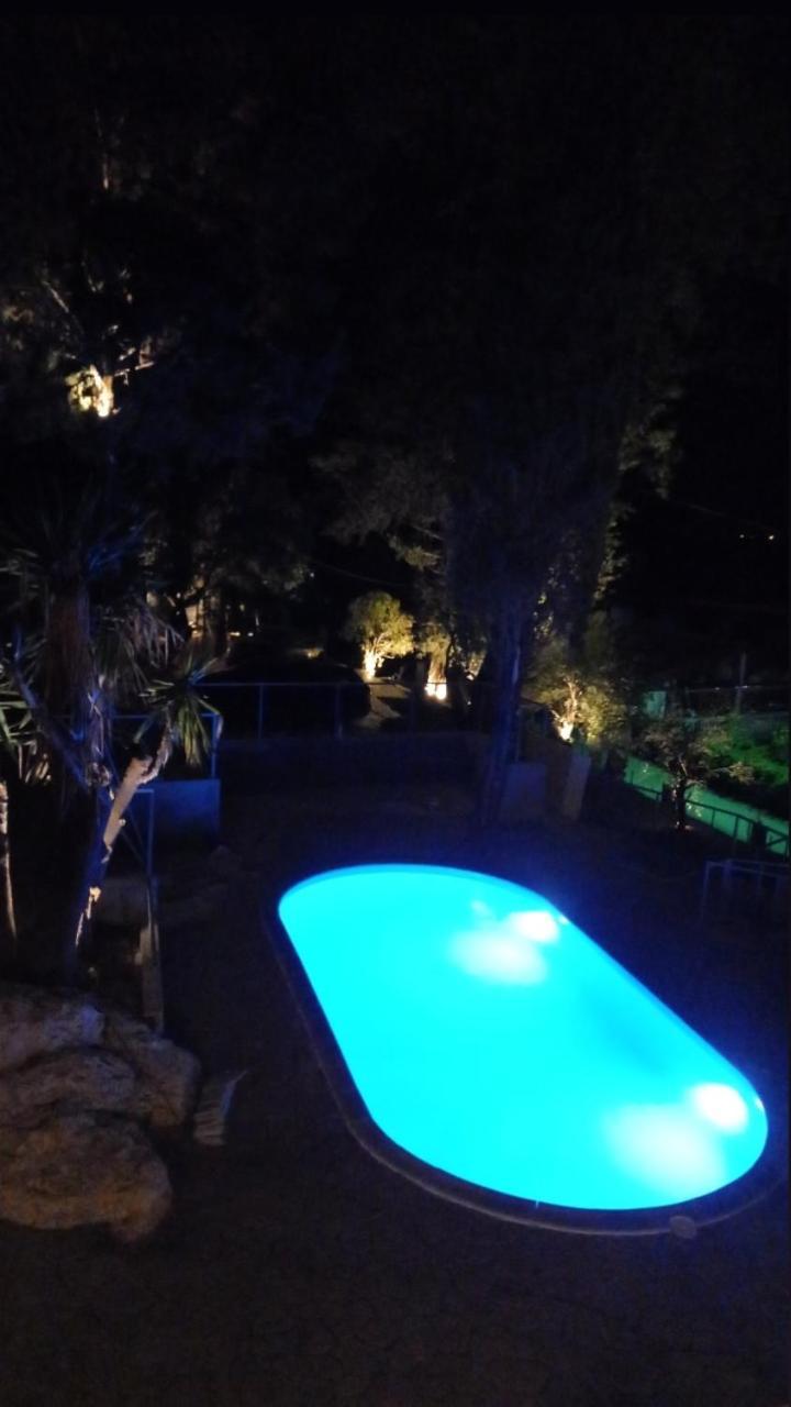 Seven Keys Luxury Suites Achílleion Zewnętrze zdjęcie